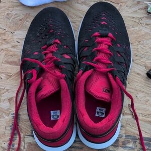 Nike Black and Red Athletic Running Shoes